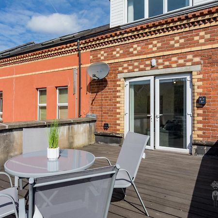 Attic Style 2 Bed Duplex Apartment With Rooftop Patio Belfast Zewnętrze zdjęcie